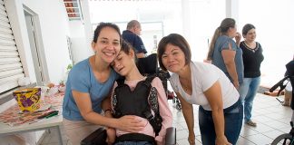 Prefeitura promove entrega de cadeiras de rodas adaptadas