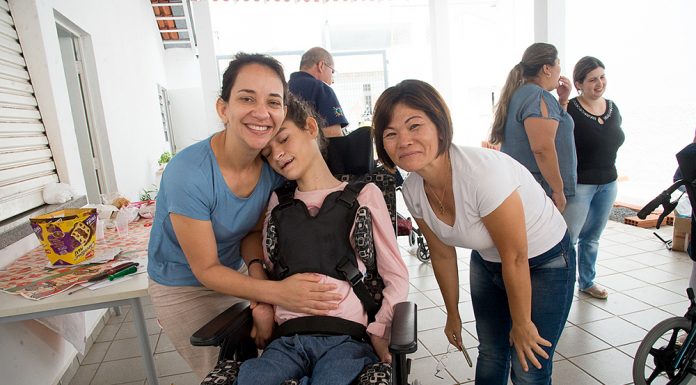 Prefeitura promove entrega de cadeiras de rodas adaptadas