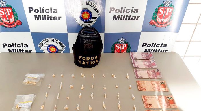 2 dezenas de pedras de crack são ‘expelidas’ por acusados