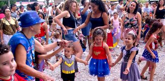 Matinês levam famílias à Praça da Matriz