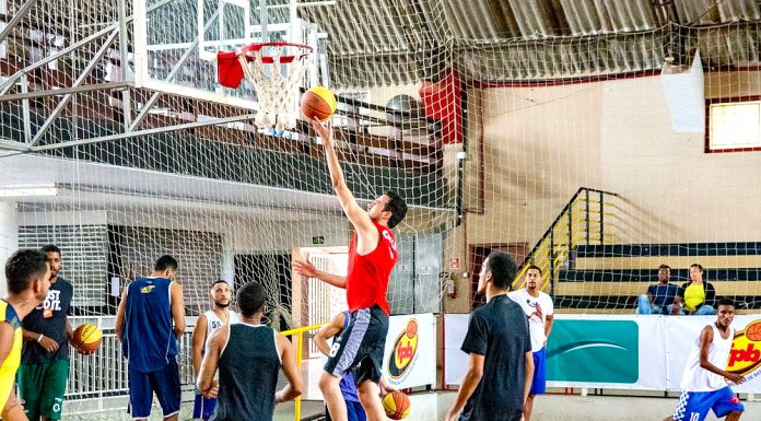 Avaliação técnica de equipe de basquete reúne 90 esportistas