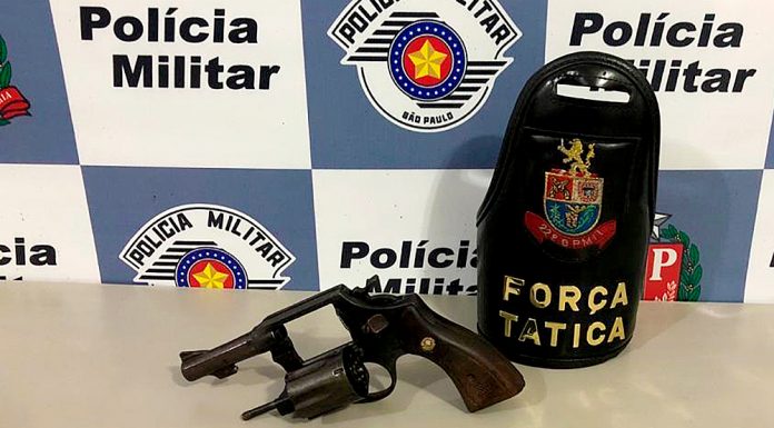 Pedreiro é preso com munições e arma de fogo na vila Angélica