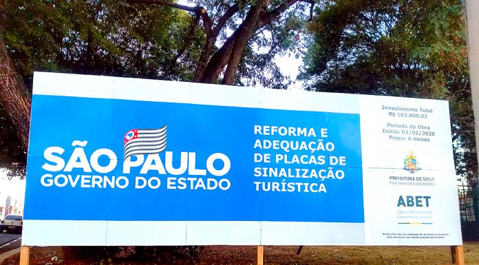 Placas turísticas começam a ser instaladas
