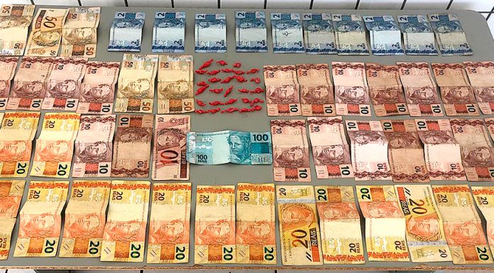 Jovem de 19 é preso com R$ 940 e porções de erva no Nova Tatuí