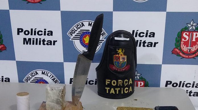 Homem é flagrado com peça de maconha e balança de precisão