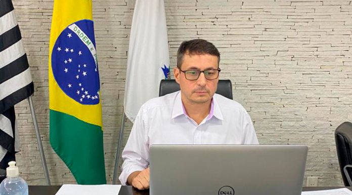 Abreu convoca sessão para discutir possível suspensão de recesso