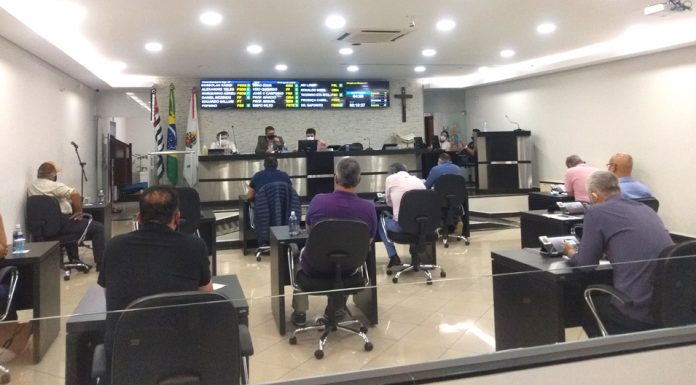 Proposta de redução de vereadores gera novas discussões em plenário