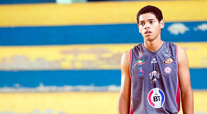 Ex-pedreiro vive sonho de jogar basquete