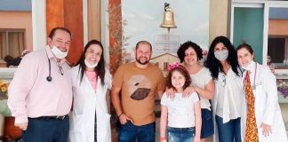 ‘Julinha’ toca sino da esperança do Gpaci simbolizando cura do câncer