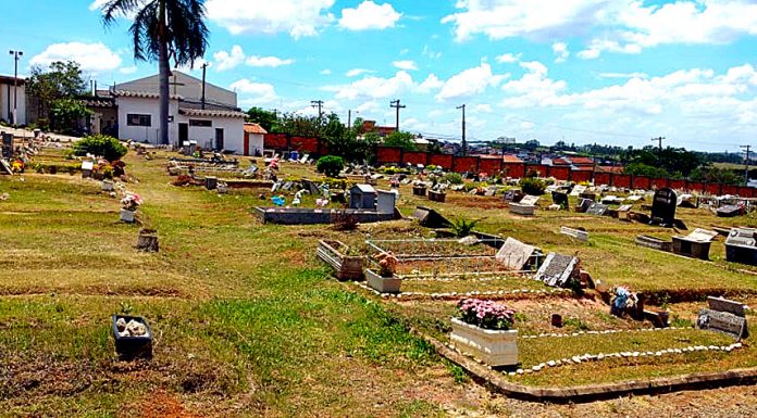 Cemitérios são abertos em horários especiais para evitar aglomerações
