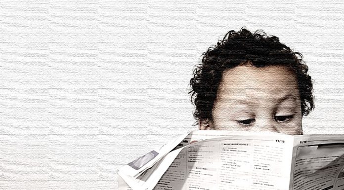 Criança lê jornal?