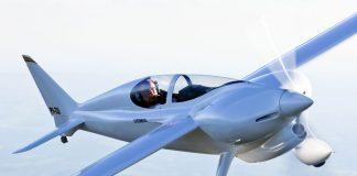 Tatuí recebe testes de avião detentor de recordes mundiais de velocidade
