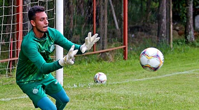 Surto de Covid-19 no Guarani leva a estreia de goleiro tatuiano na Série B