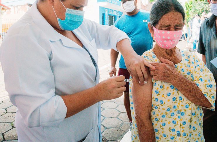 Vacinas contra Covid atingem 22% da população com 1ª dose e 10% com 2ª