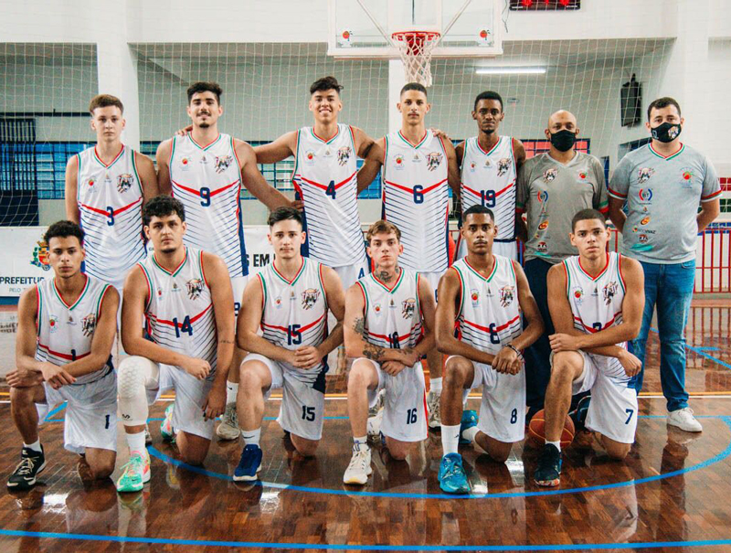 Americanos do basquetebol do CDP dão autógrafos e espetáculo em jogo-treino  (fotos) - MAIS/Semanário