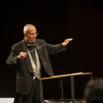 ‘Tatuiano’ Dario Sotelo rege bandas e inspira músicos estudantes nos EUA