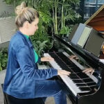 Pianista Maria Antônia traz repertório dedicado às mães