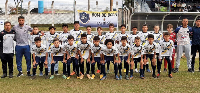 Sub-13 do Bom de Bola é campeão invicto