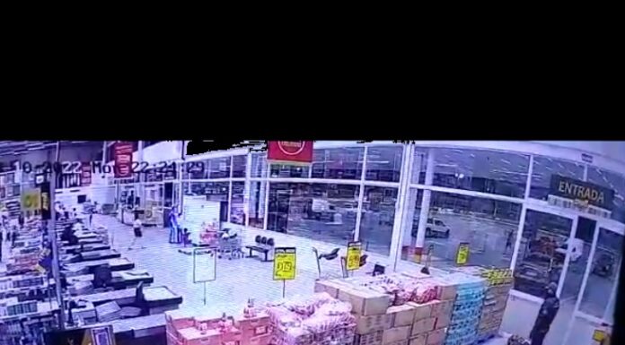 40 pessoas são feitas reféns em assalto a supermercado de Tatuí