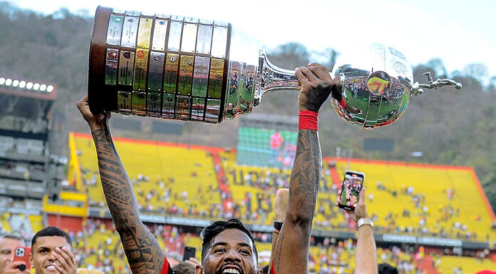 Gritos de ‘fica, Rodinei’ são entoados após nova conquista pelo Flamengo