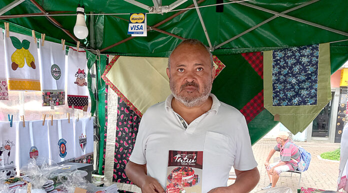 Guia turístico de Tatuí é distribuído durante o ‘Natal Encantado 2022’