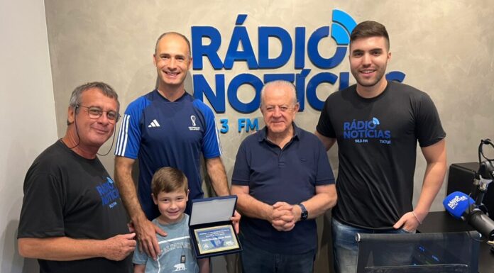 Danilo Manis recebe última placa de homenagens da Copa Rádio em 2022