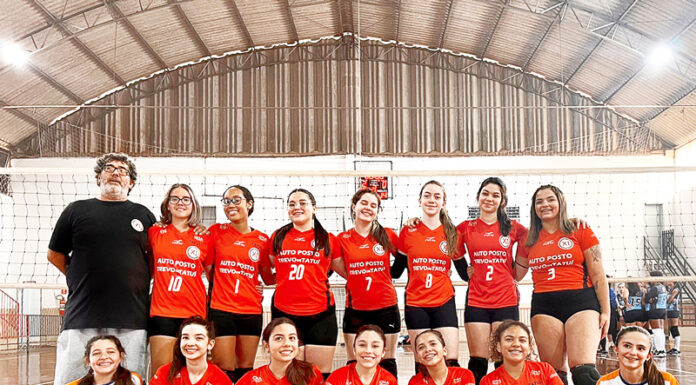 Voleibol “mirim” do “XI” sai em vantagem em final de torneio