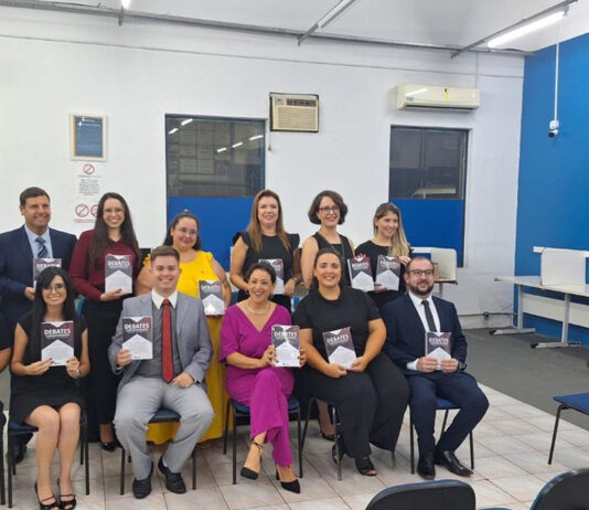 Professores e alunos de faculdade de Tatuí lançam livro que aborda direito