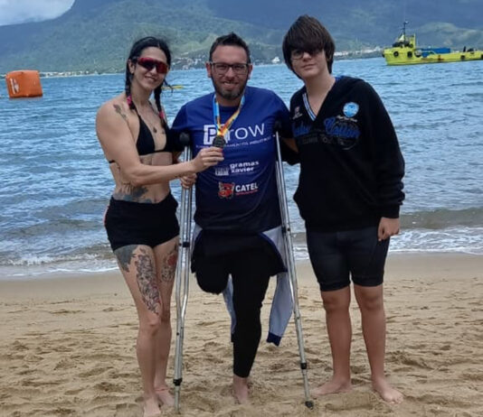 Nadador compete em Ilhabela e termina em 6º lugar em categoria