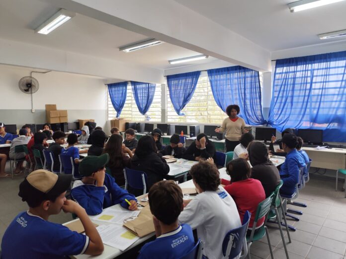 Oficina de Poesia Vamos brincar de escrever, do Projeto Circuito Literário Ternura, na EMEF Prof. Alan Alves de Araújo