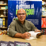 “Inteligência Artificial na Prática” é lançado em noite de autógrafos