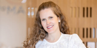 Ginecologista Camila Bolonhezi alerta: cuidados com a saúde íntima feminina devem ser redobrados durante as férias, praia e piscina