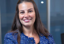 Violência às mulheres também veste crachá