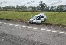 Acidente em Tatuí envolvendo carro e carreta causa interdição em rodovia