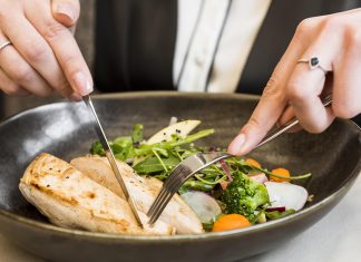 O erro que pode deixar você com mais fome e menos resultado na dieta