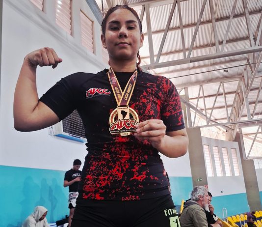 Lutadora tatuiana de jiu-jítsu conquista medalha de ouro em Indaiatuba