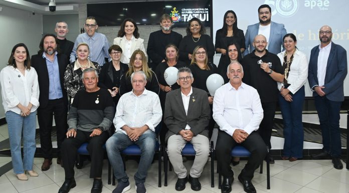 Apae de Tatuí é homenageada na Câmara por seus 50 anos de existência