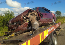 Quatro pessoas ficam feridas após carro cair em ribanceira em acidente em Tatuí