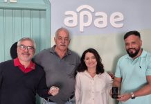 Museu “Paulo Setúbal” recebe pin e medalha dos 50 anos da Apae Tatuí
