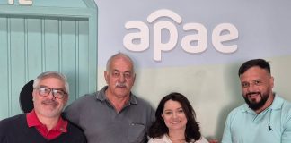 Museu “Paulo Setúbal” recebe pin e medalha dos 50 anos da Apae Tatuí
