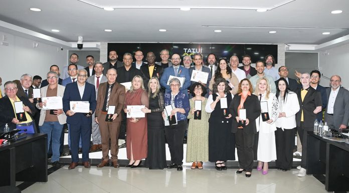 Câmara Municipal entrega medalha comemorativa “Tatuí 200 Anos” a entidades