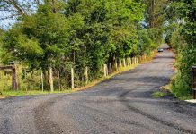 Prefeitura aplica fresa asfáltica em estradas de 2 bairros da área rural de Tatuí