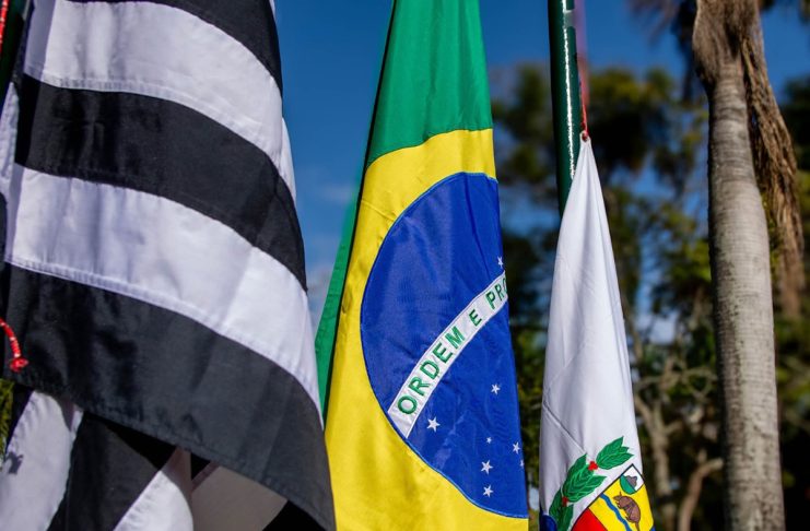 Praça do Barão de Tatuí tem cerimônia de hasteamento de bandeiras